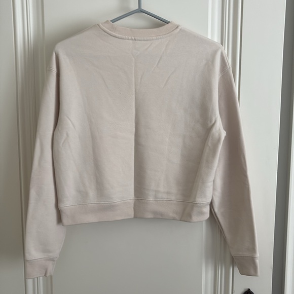 Cute Uniqlo Crew Neck Sweater - Picture 3 of 4
